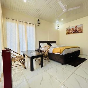 In Apple Estate Kanatal - Himalayan View Resort With Courteous Staff